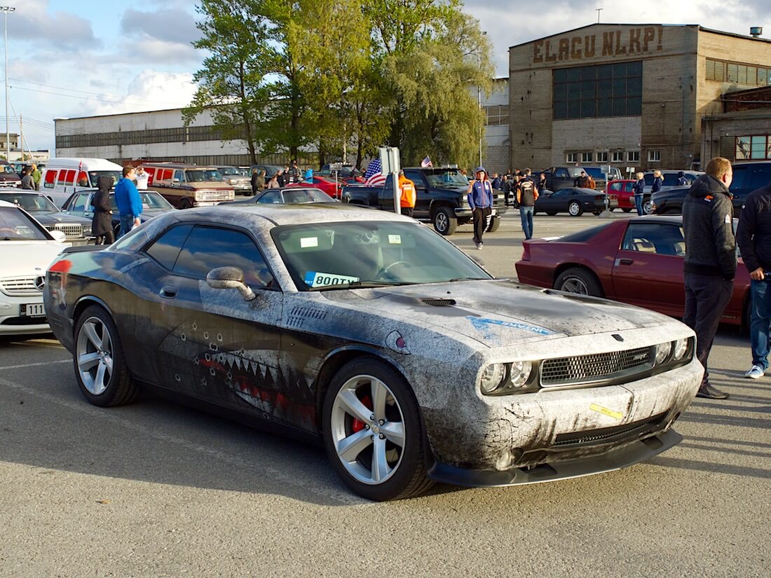 2008 Dodge Challenger SRT8 370cid Hemi V8. Tekijä: Kai Lappalainen. Lisenssi: CC-BY-40.