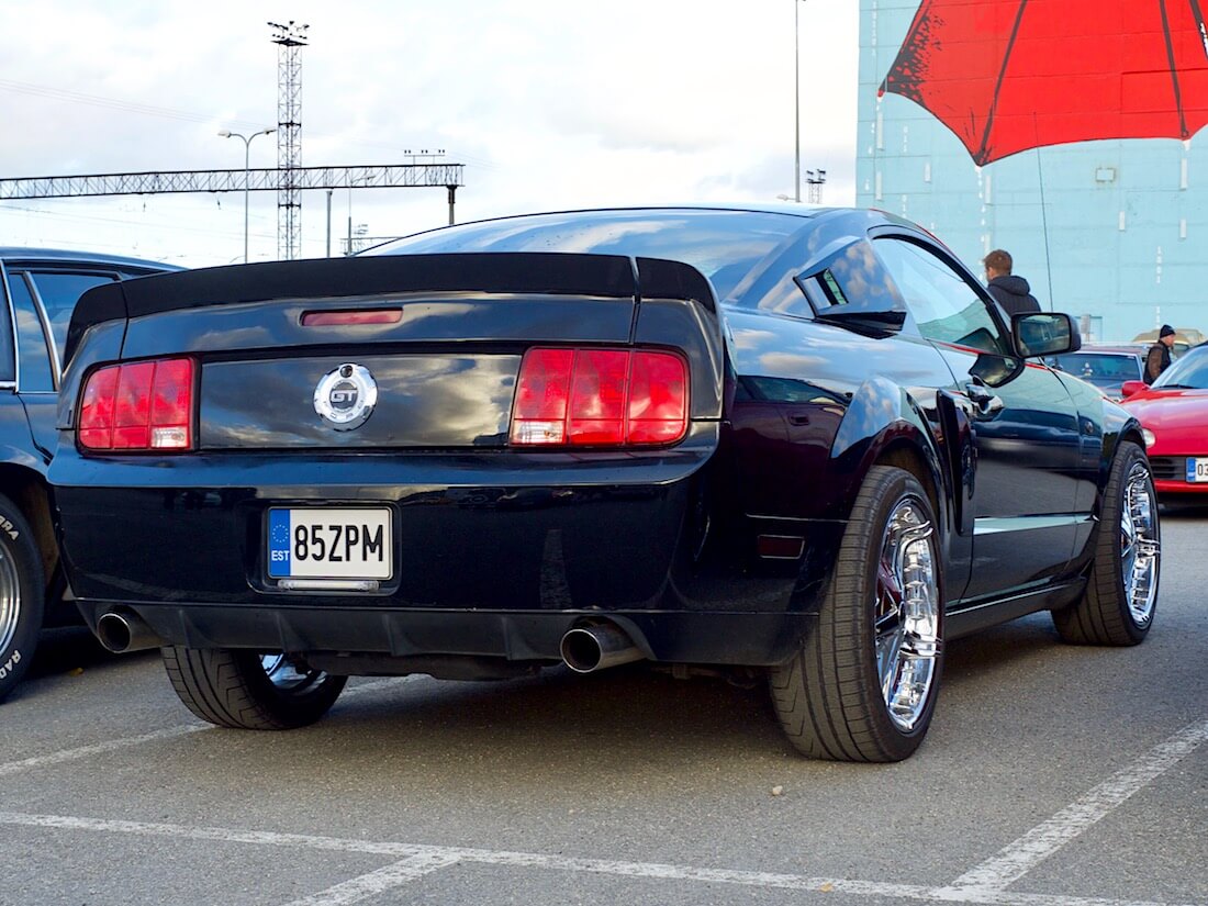 2008 Ford Mustang GT California Special Shelbyn takasiivellä. Tekijä: Kai Lappalainen. Lisenssi: CC-BY-40.
