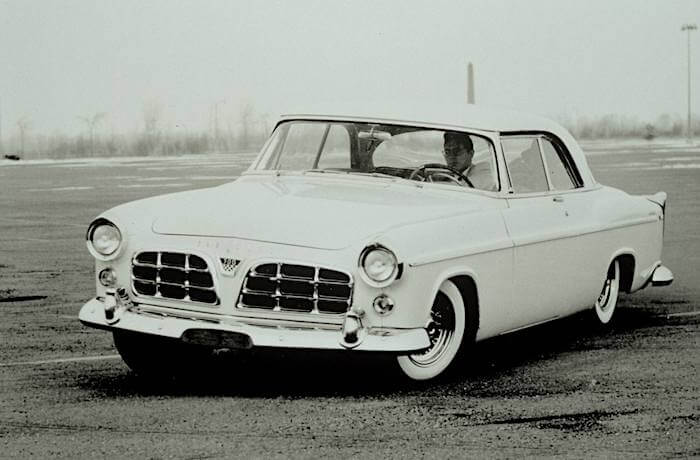 1955 Chrysler 300A 331cid FirePower V8 mainoskuva. Kuva: Fiat Chrysler Automobiles. Lisenssi: CC-BY-NC-ND-20.