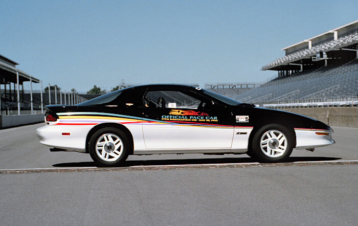 1993 Chevrolet Camaro Z28 Indy 500 turva-auto. Kuva: GM Media. Lisenssi: CC-BY-NC-30.