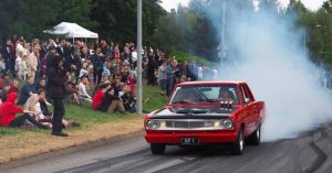 1969 Plymouth Valiant burnout. Tekijä: Kai Lappalainen, lisenssi: CC-BY-40.