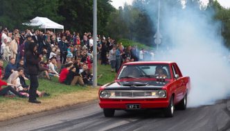 1969 Plymouth Valiant burnout. Tekijä: Kai Lappalainen, lisenssi: CC-BY-40.