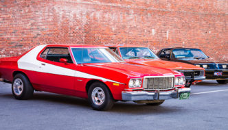 1975 Ford Gran Torino Starsky & Hutch -replica. Tekijä: Nicholas Erwin, lisenssi: CCBYNCND20.