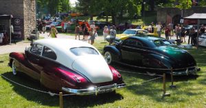 1939 Mecury 99A coupe ja 1946 Buick Roadmaster Sedanet. Tekijä: Kai Lappalainen, lisenssi: CC-BY-40.