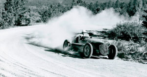Louis Unser, Pikes Peak kilpailussa Maserata 8CTF autolla, 1946. Kuva ja copyright: Volkswagen AG.