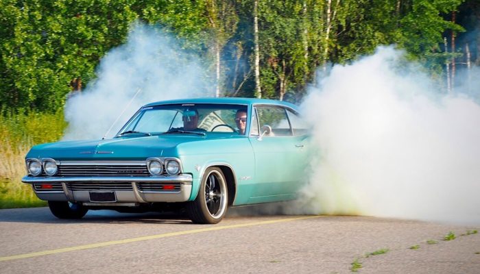 1965 Chevrolet Impala SS 346cid Burnout. Tekijä: Kai Lappalainen. Lisenssi: CC-BY-40.