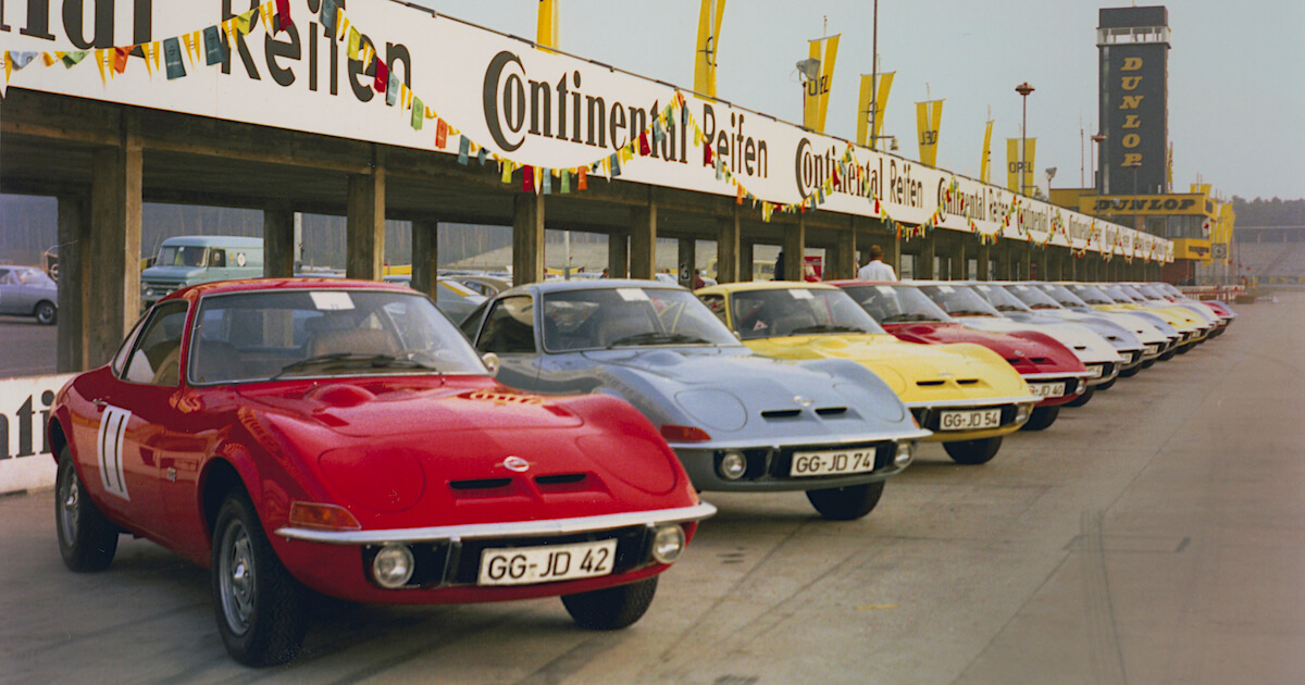 Opel GT autoja Hockenheimin kilparadalla lokakuussa 1968. Tekijä ja copyright: Opel Automobile GmbH