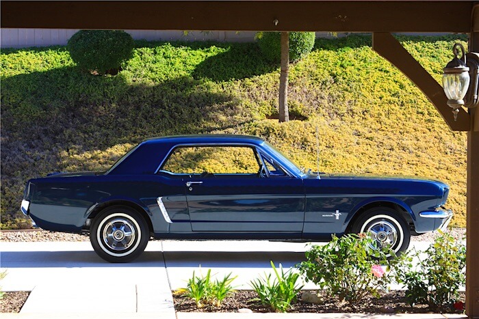 1964.5 Ford Mustang 170cid esisarjan käsinkoottu auto. Kuva ja copyright: Barrett-Jackson.