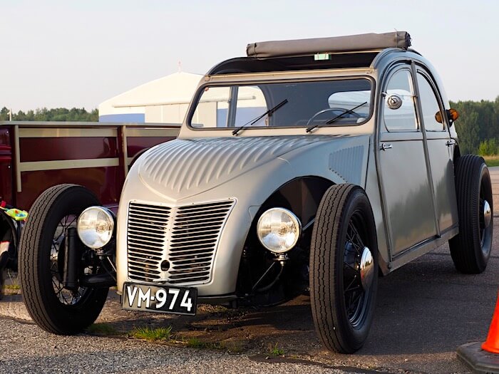 1956 Citroen 2CV rodi pinnavantein. Kuva: Kai Lappalainen. Lisenssi: CCBY40.