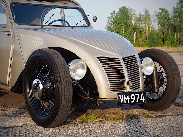 1956 Citroen 2CV hot rod. Kuva: Kai Lappalainen. Lisenssi: CCBY40.