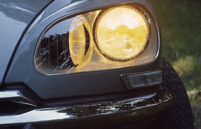 Citroën DS:n kääntyvät kaukovalot. Kuva ja copyright: Citroen Communications.