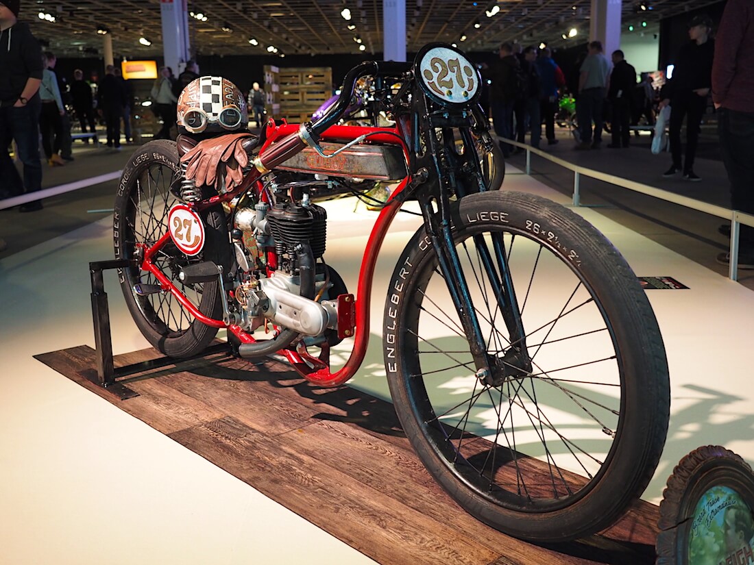 1927 Evileigh 250cc kilpapyörä Englebert renkailla. Kuva: Kai Lappalainen. Lisenssi: CC-BY-40.