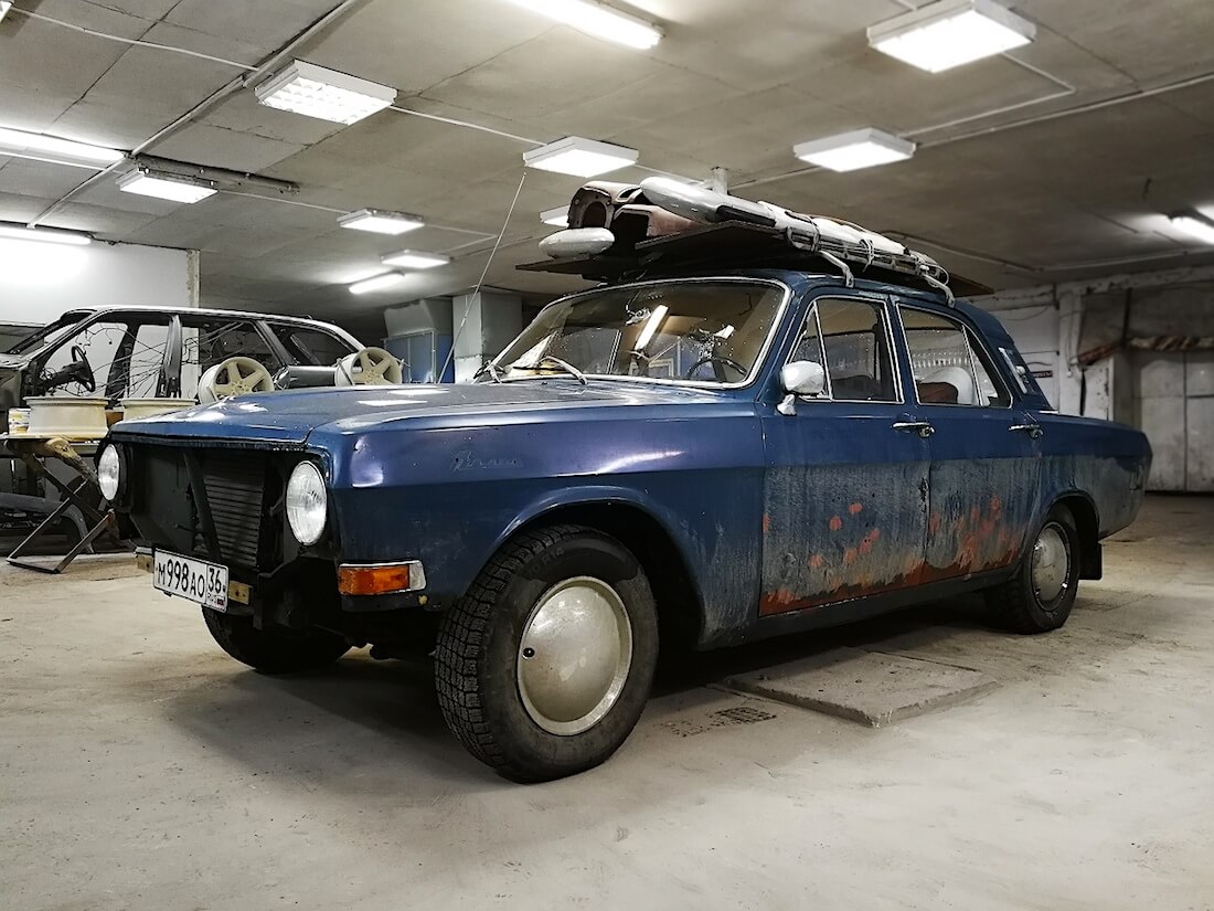 Sininen 1976 Volga GAZ-24 projektiauto. Kuva ja copyright: RoadCarsMasters.