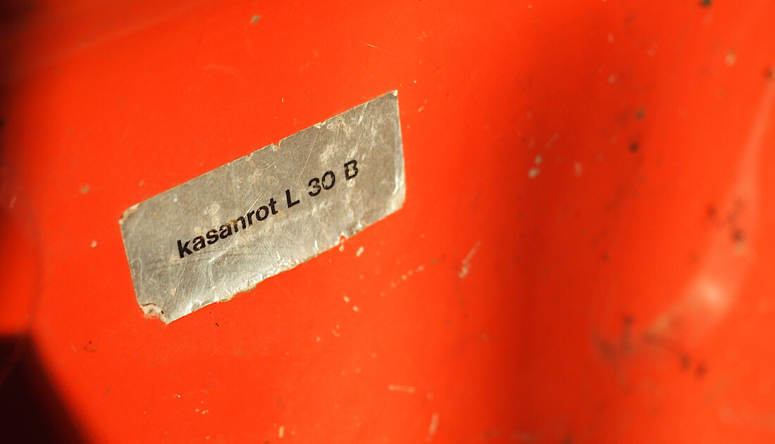 Volkswagen L30B Kasanrot Kasan red väri. Kuva: Kai Lappalainen. Lisenssi: CC-BY-40.
