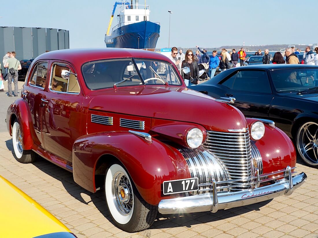 1940 Cadillac Series 62 4d Sedan 346cid V8. Kuva: Kai Lappalainen. Lisenssi: CC-BY-40.