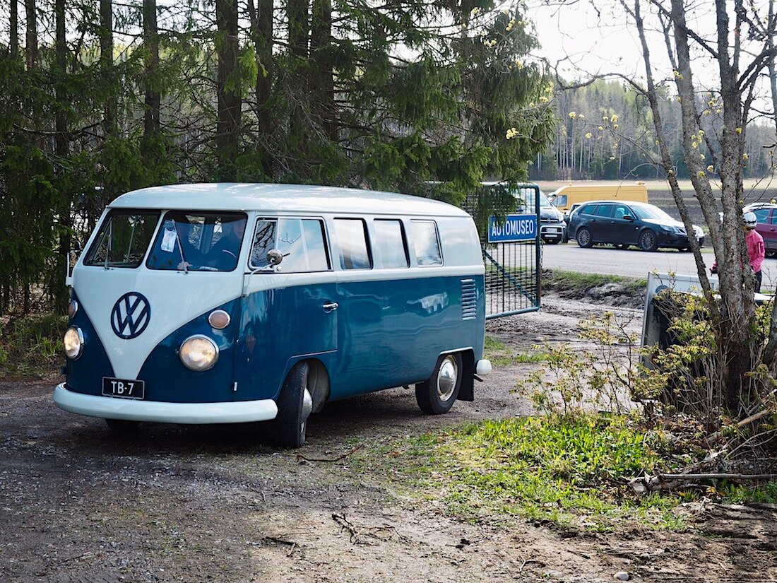 1966 Volkswagen Kleinbus junakeula Espoon automuseolla. Kuva: Kai Lappalainen. Lisenssi: CC-BY-40.