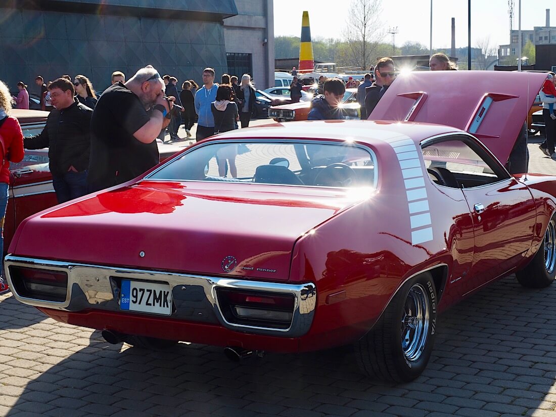 Punainen 1972 Plymouth Road Runner 440cid V8. Kuva: Kai Lappalainen. Lisenssi: CC-BY-40.