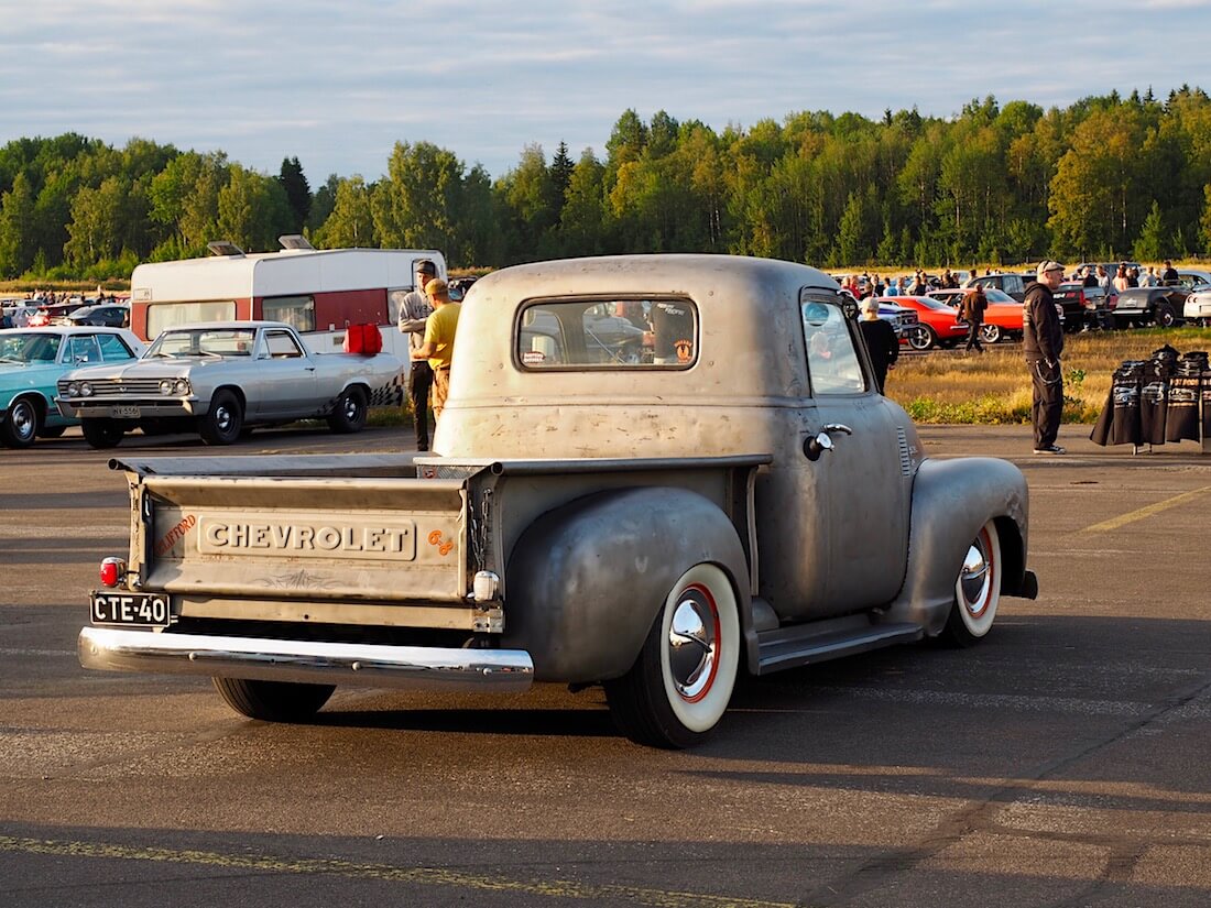 1949 Chevrolet 3100 Half ton pickup 292cid V8 moottorilla.