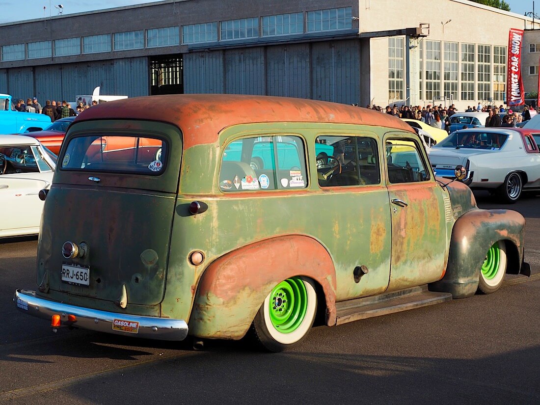 Ilmajousitettu 1949 Chevrolet Suburban Carryall