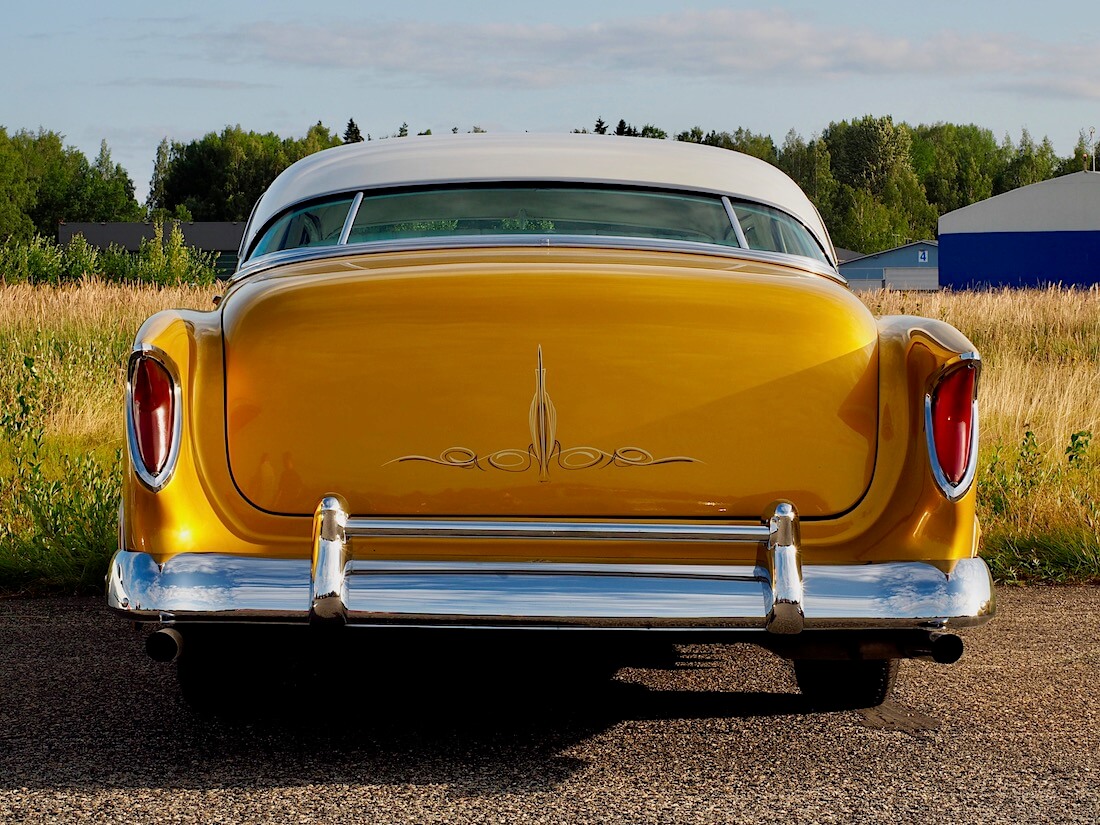 Chopattu 1954 Chevrolet 210 Styleline takaa.