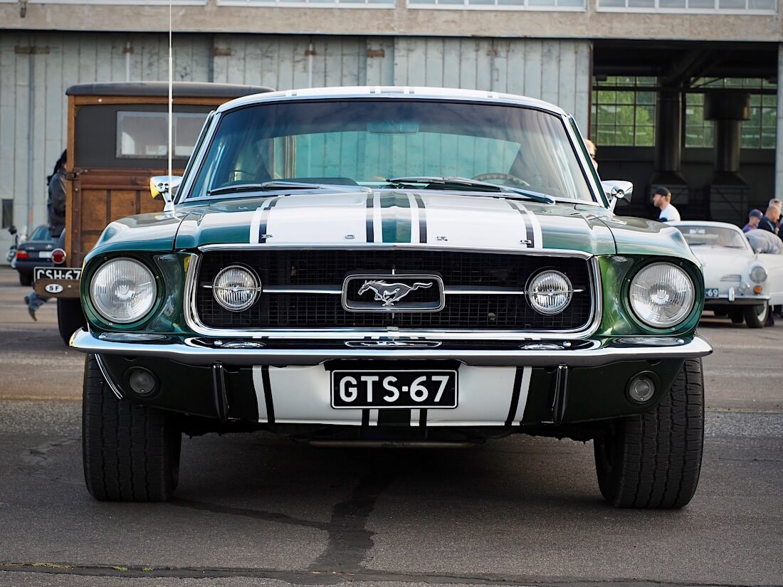 1967 Ford Mustang GT edestä