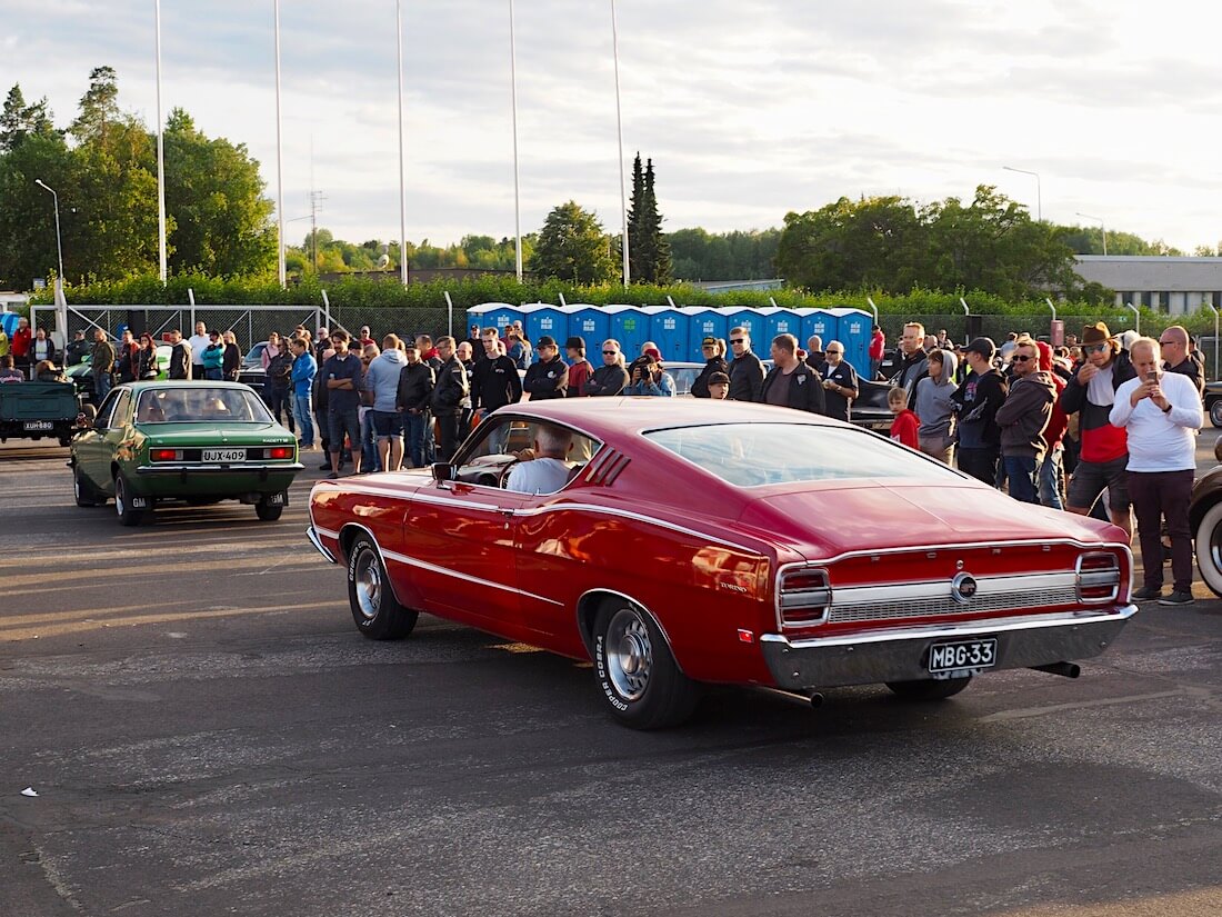 Punainen 1968 Ford Torino GT Fastback V8