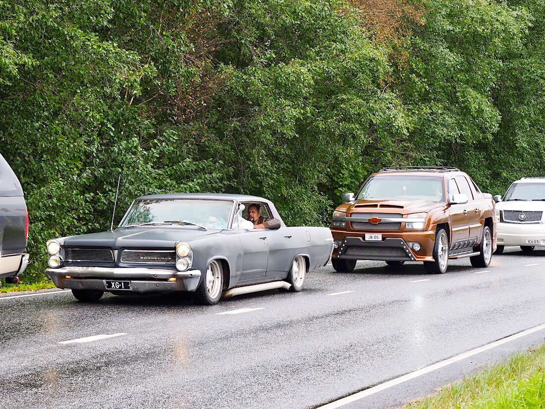 1963 Pontiac Bonneville 4d HT 389cid V8