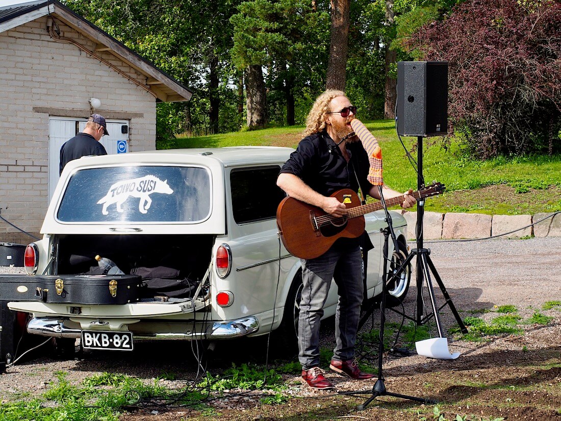 Muusikko Toivo Susi ja 1967 Volvo Amazon farmari