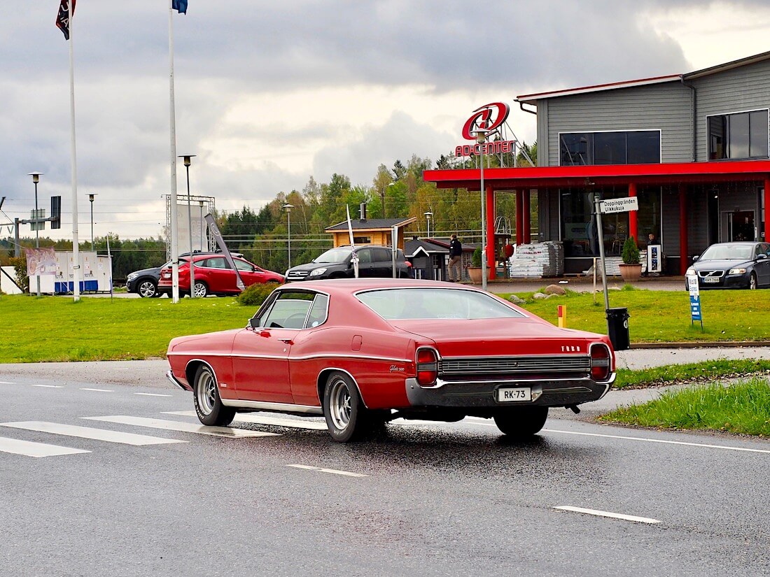 Punainen 1968 Ford Galaxie Fastback 390cid V8