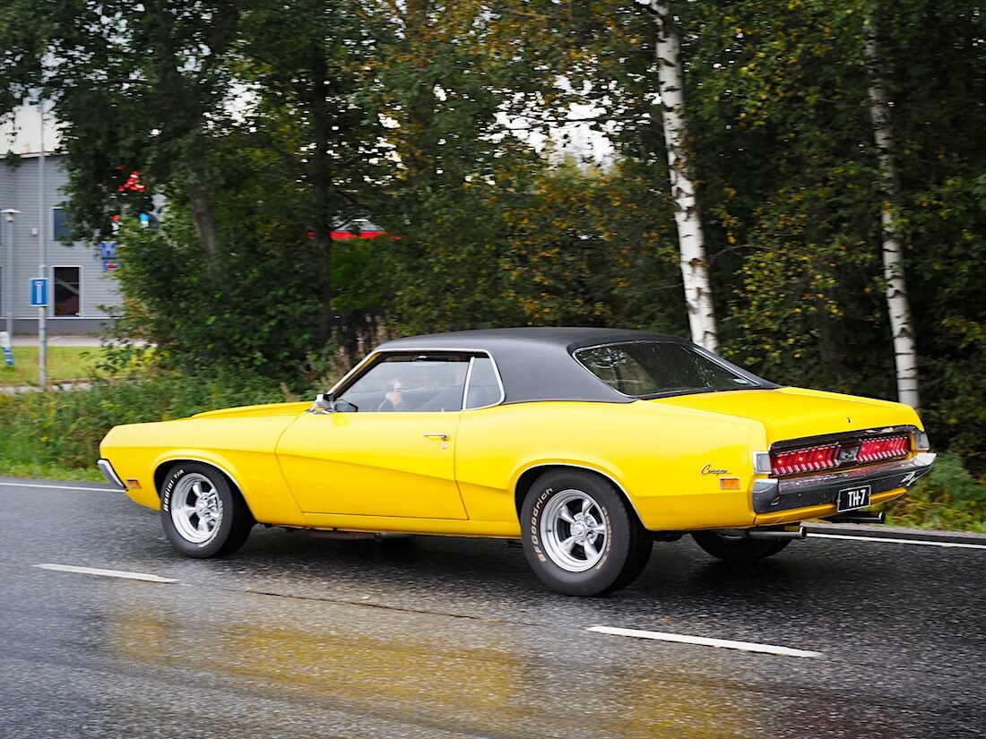 1970 Mercury Cougar liikenteessä