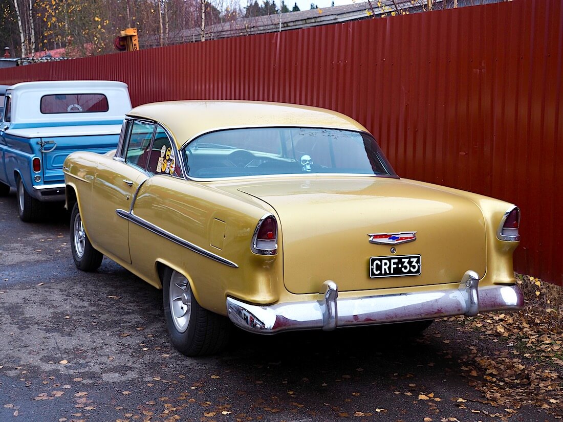 Kultainen 1955 Chevrolet BelAir 348cid