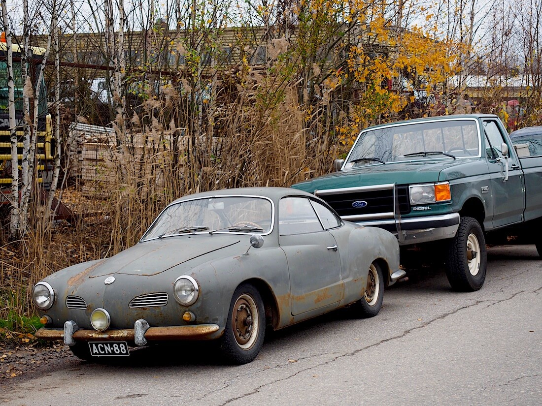 Patinoitunut 1961 Volkswagen Karmann Ghia 1200cc