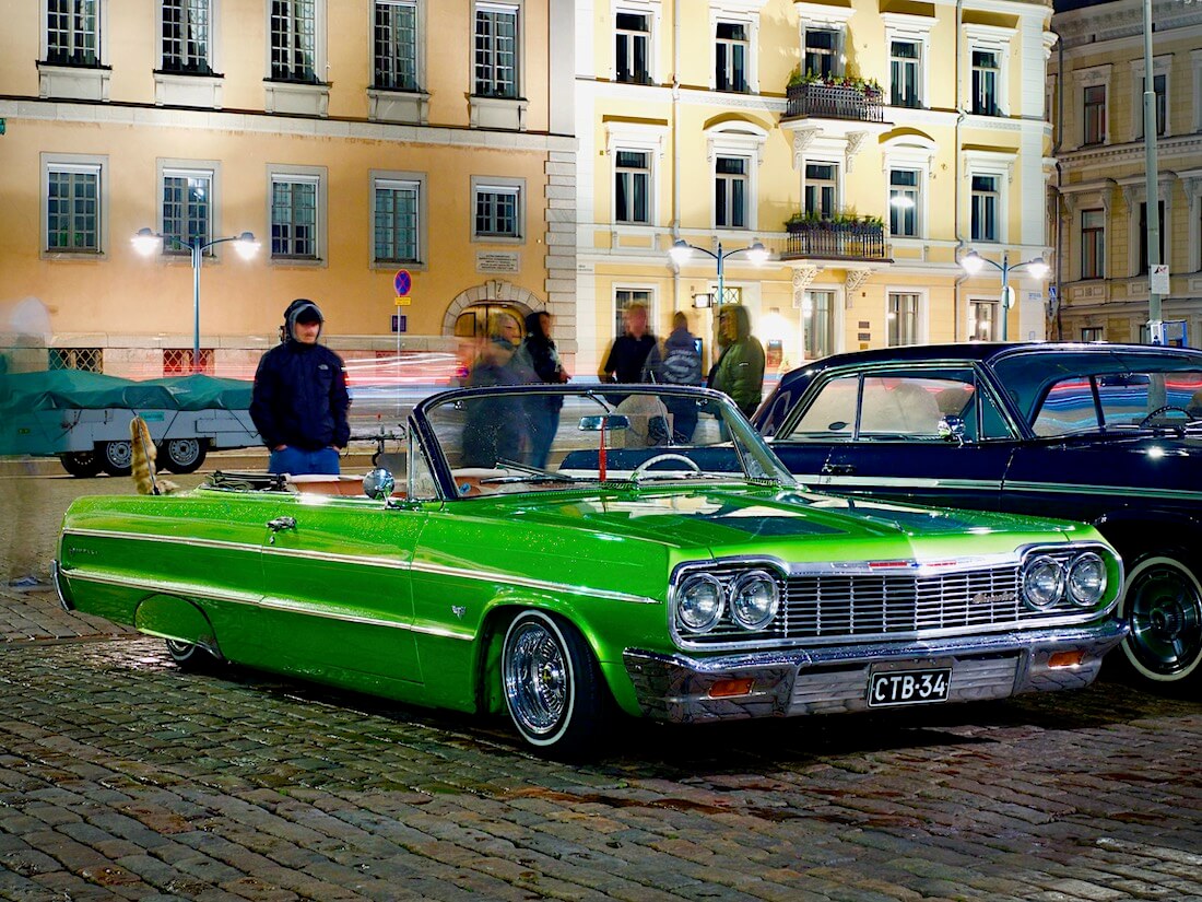 1964 Chevrolet Impala syksyisellä kauppatorilla