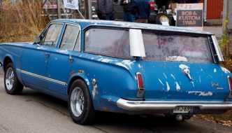 Sininen 1964 Plymouth Valiant V200 station wagon