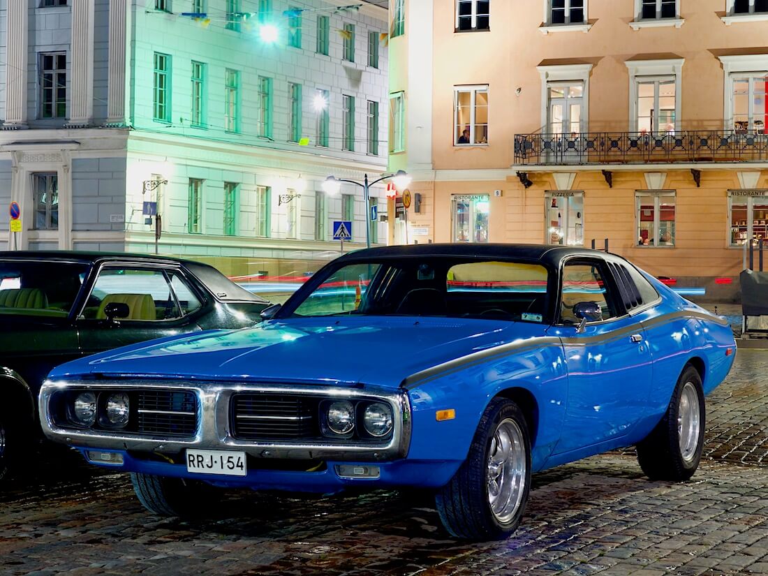 Sininen 1973 Dodge Charger SE 440cid V8