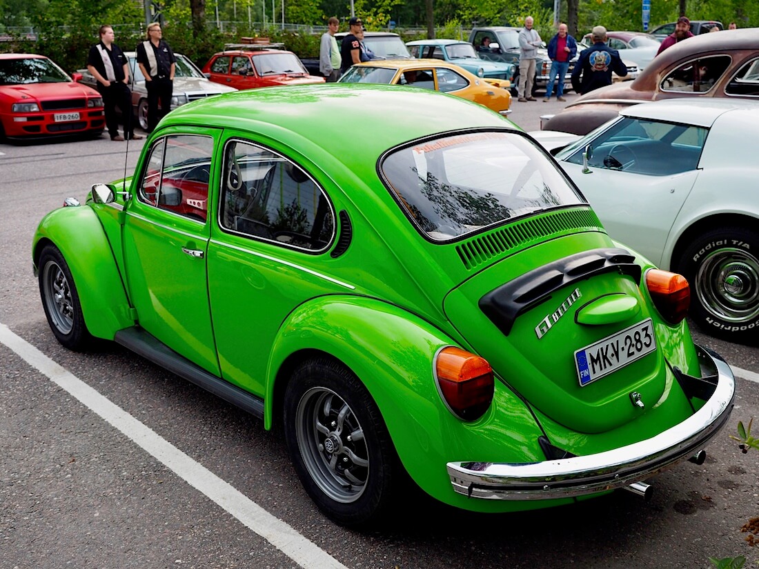 Omenan vihreä 1973 Volkswagen 1303S ässäkupla "GT Beetle"