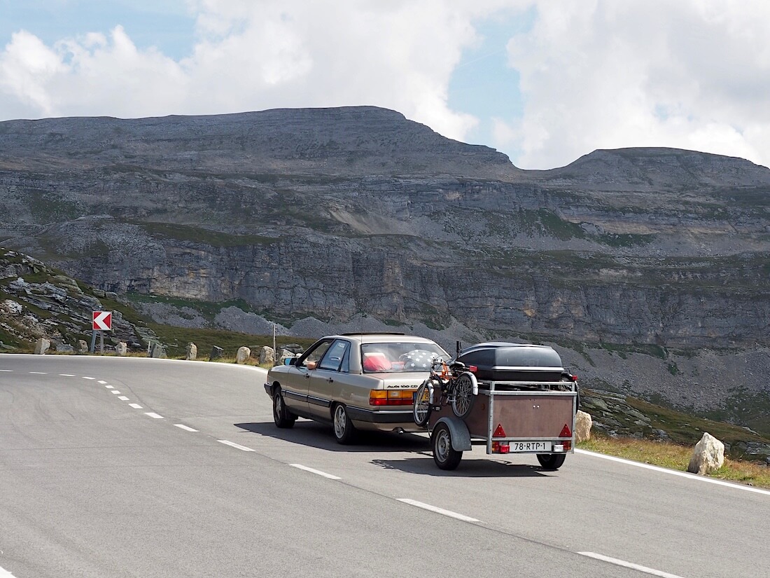 C3 Audi 100CD kipuaa Grossglockner vuorelle