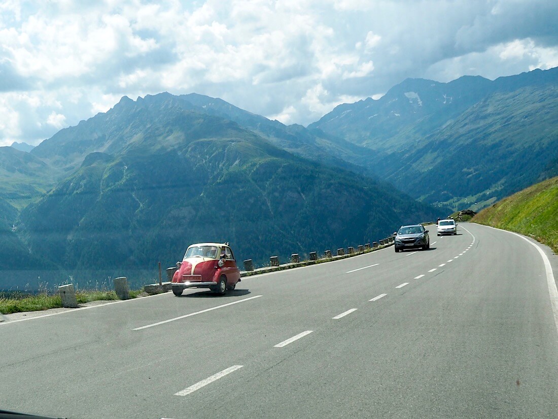 BMW Isetta kääpiöauto Grossglockner-vuorella