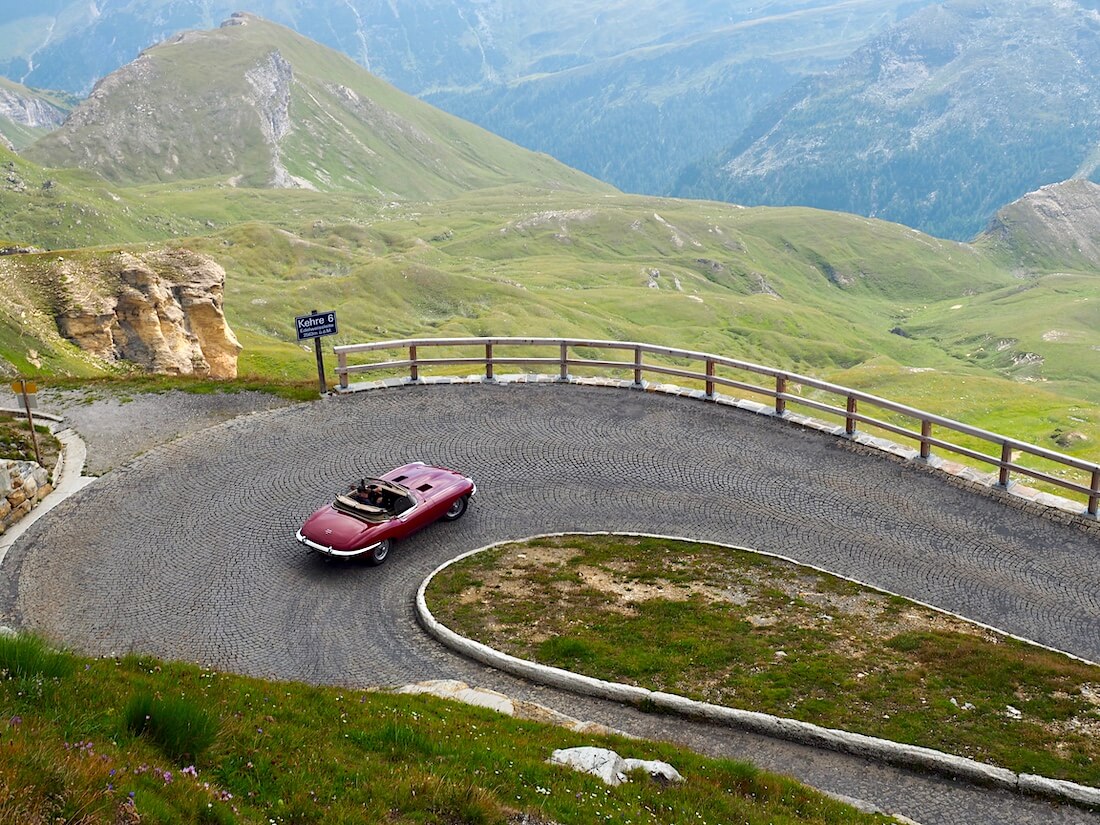 Jaguar E-type avo Grossglockner vuorella