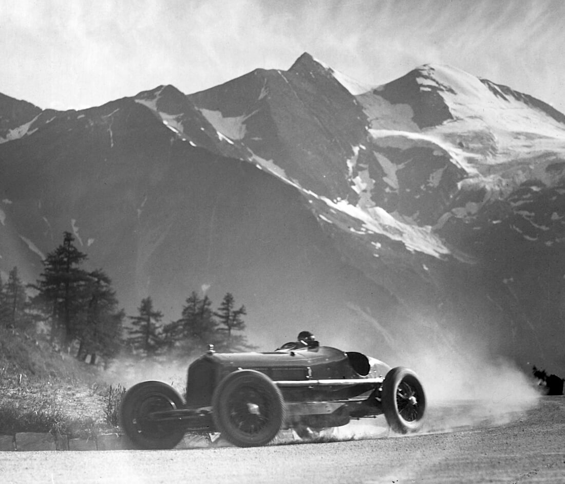 Kilpa-auto Grossglockner vuorella vuonna 1935