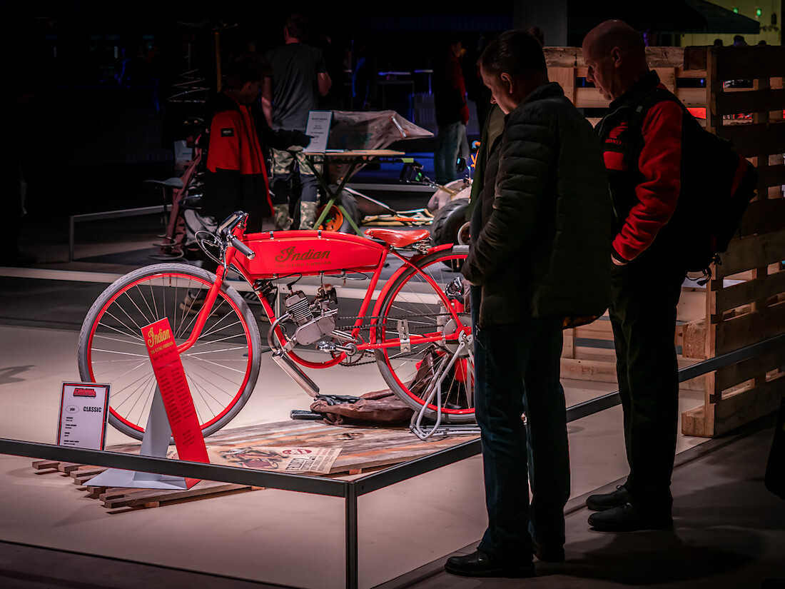 Punainen Indian Board Racer replica