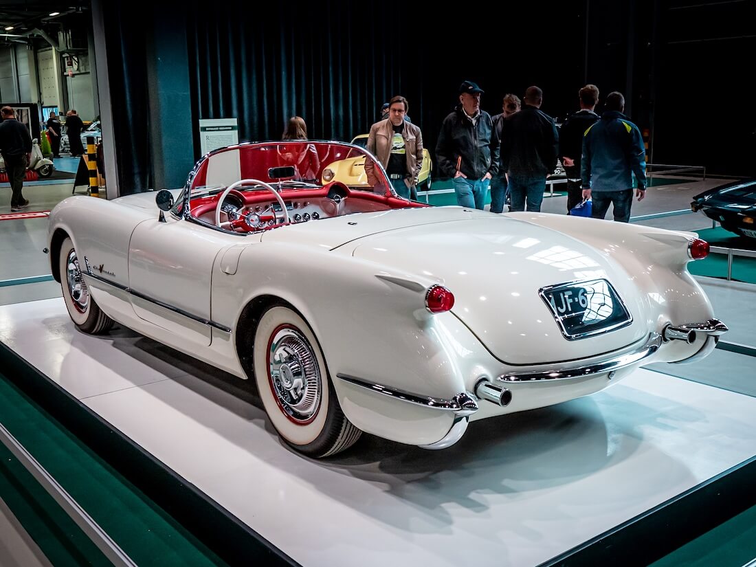 Valkoinen 1955 Chevrolet Corvette