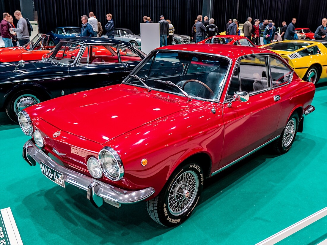 Punainen 1970 Fiat 850 Sport Coupe