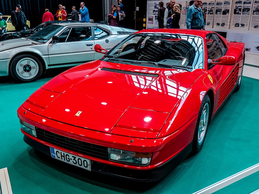 Punainen 1989 Ferrari Testarossa