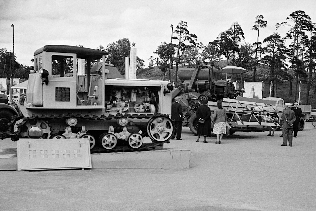 1947 SKHTZ-NATI telaketjutraktori