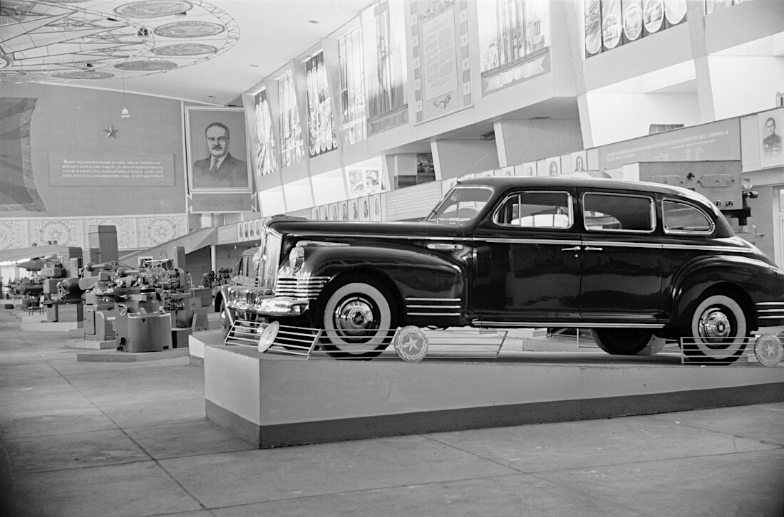 ZIS-110 Limousine Helsingin Messuhallissa vuonna 1948