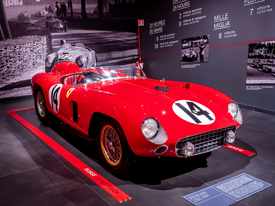 Punainen 1956 Ferrari 290MM Juan Manuel Fangio