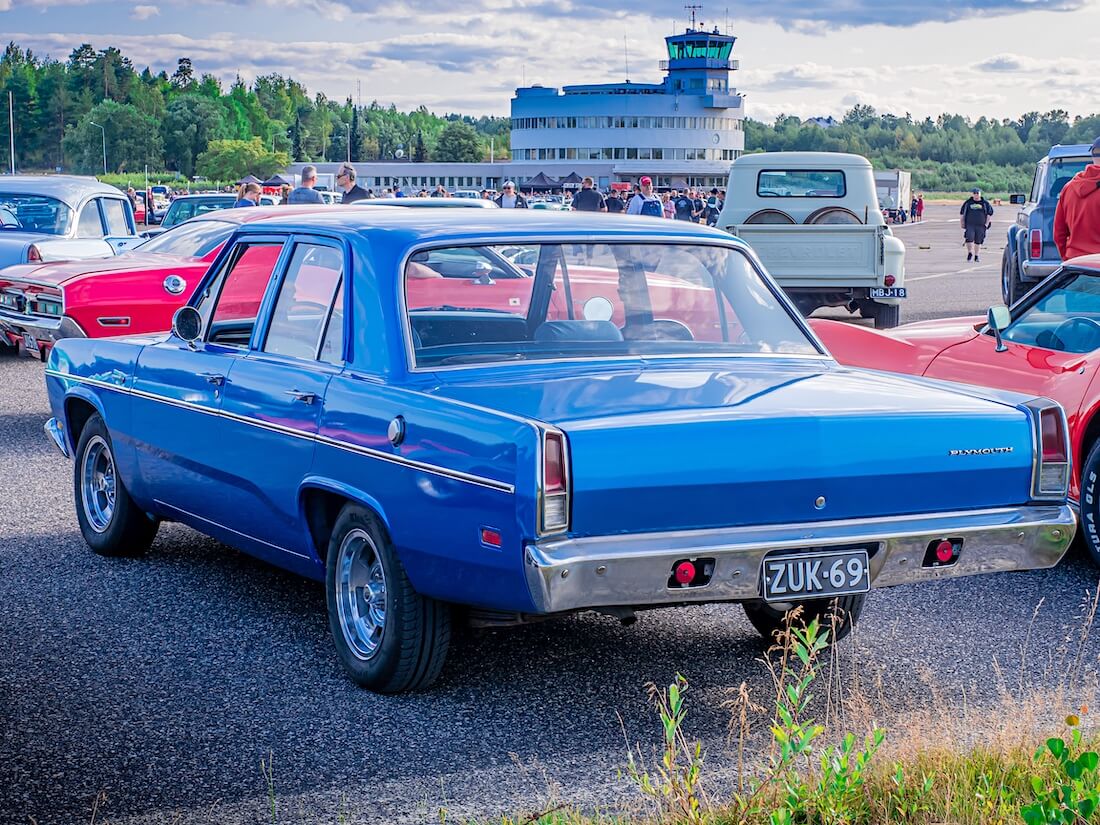 1969 Plymouth Valiant 100 225cid Malmin lentoasemalla