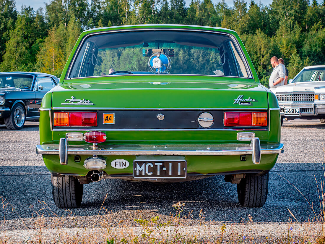 1973 Sunbeam Hillman Hunter Lucas-lisävaloilla