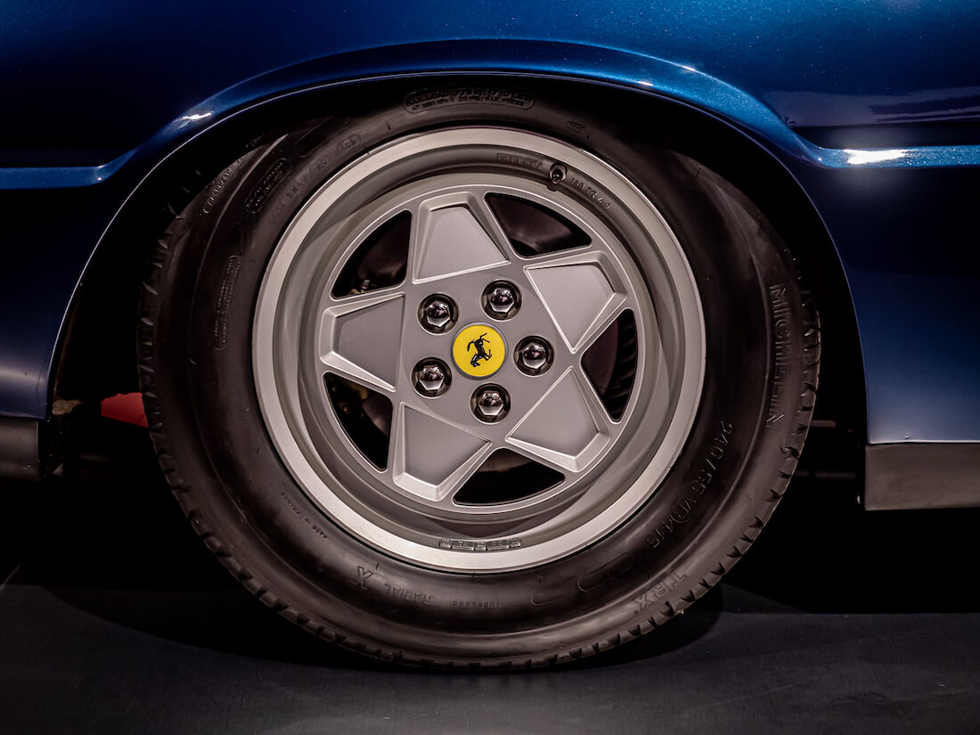 Michelin TRX-rengas Ferrari 412 vanteella